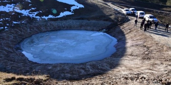 Tahrip edilen Dipsiz Göl'e su veriliyor