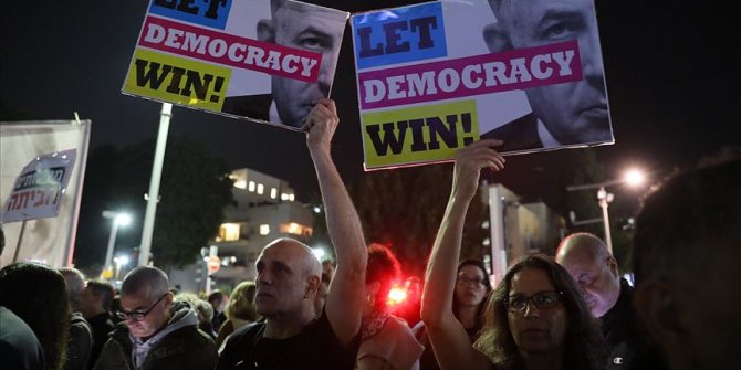 Tel Aviv'deki gösteride Netanyahu'nun istifası istendi