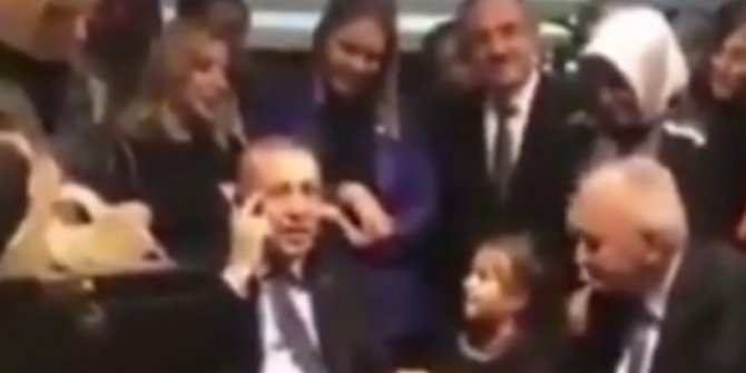 İzmir'de Erdoğan'ı güldüren küçük kız