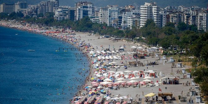 Antalya tarihinde ilk kez 15 milyon turisti gördü