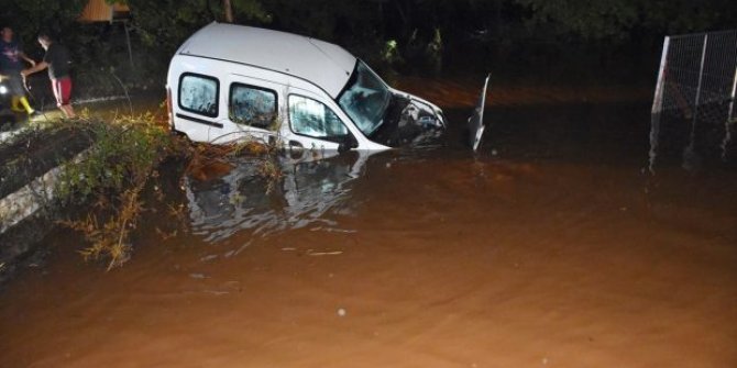 Marmaris'te araç dereye düştü