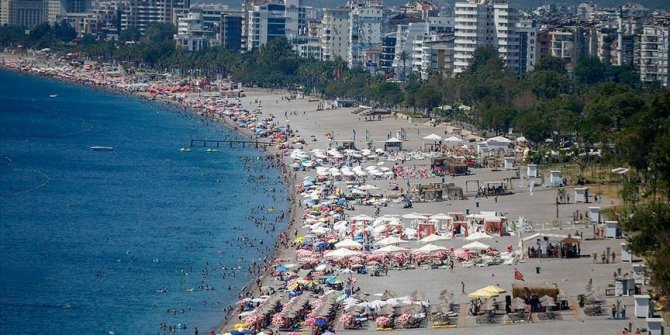 Antalya 15 milyon turistle rekora imza attı