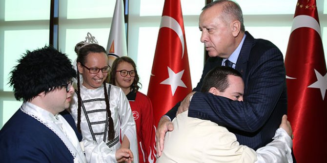 Cumhurbaşkanı Erdoğan, engelliler ile buluştu