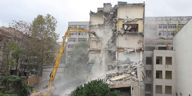 Çapa'da yıkım başladı
