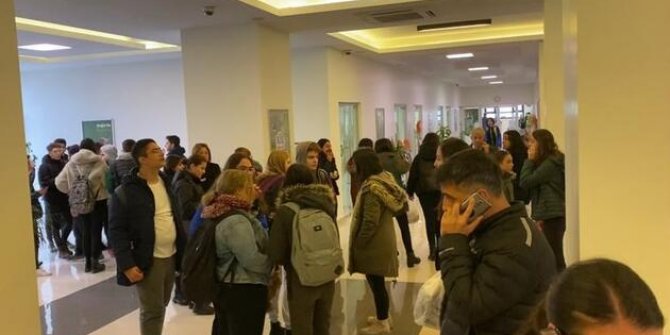 Maaşlarını alamayan öğretmenler derse girmedi