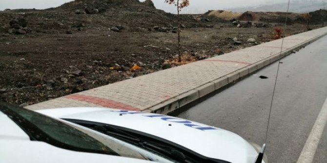 Elazığ'da bir adam karısını bıçaklayıp yol kenarına attı