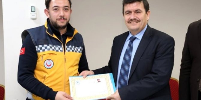 Ambulansı kirletmek istemeyen Türk askeri