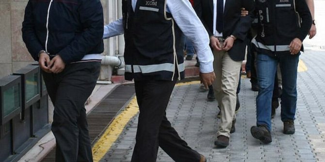 İstanbul'da FETÖ'ye ait 33 hücre evine baskın: 22 kişi yakalandı