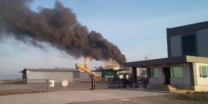 Yalova'da tersanede yangın