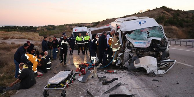 Çanakkale'de işçi minibüsü vince çarptı: Çok sayıda yaralı var