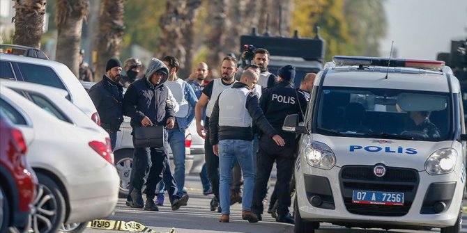 Antalya'da bir bankada silahlı soygun girişimi