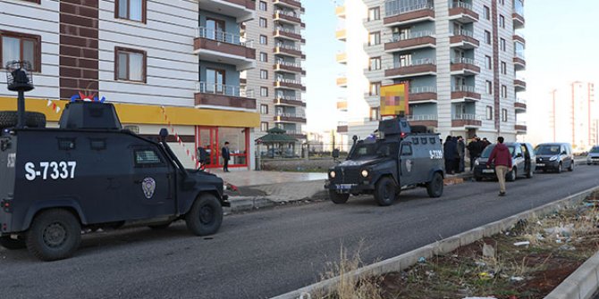 Genç kızın, evinin önünde cesedi bulundu