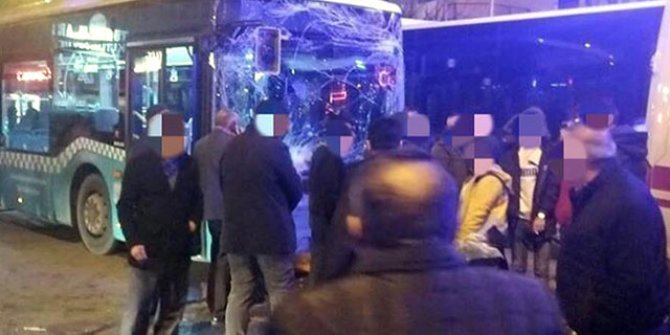 Servis minibüsü, halk otobüsü ile otomobile çarptı: 5 yaralı