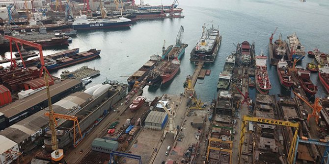 Tuzla'da gemide yangın