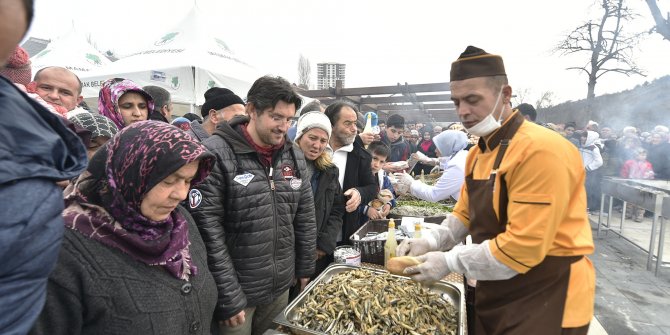 Mamak'ta 2 ton hamsi 2 saatte tükendi