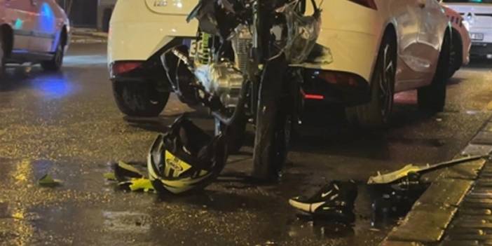 İzmir'de feci kaza: Motosiklet ile otomobil çarpıştı