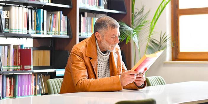 Eşinin vefatından sonra kitaplara sığındı: Kütüphane ikinci evi oldu