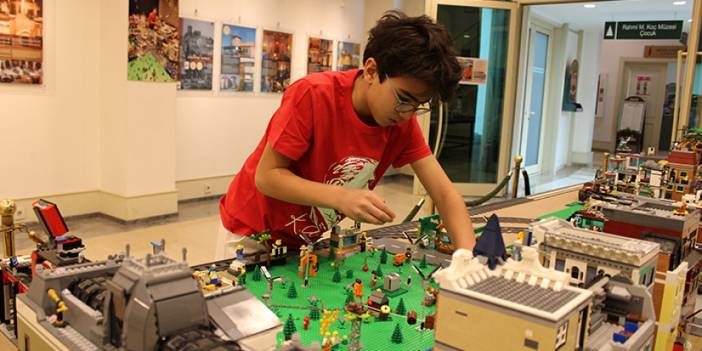 Lego oyundan tutkuya dönüştü: 12 yaşındaki Batu’nun şehri sergide