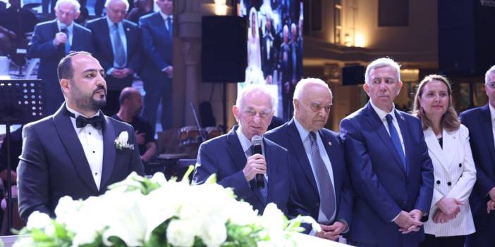 Mansur Yavaş’ın Seyfi Oktay’a bakışı gündem oldu