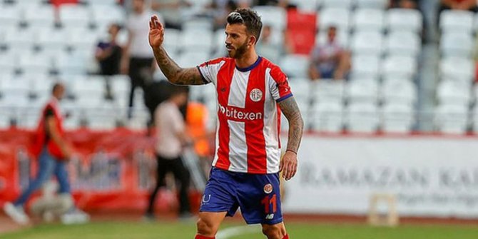 galatasaraya-transferi-konusulan-antalyaspor-oyuncusu-gural-vural.jpg