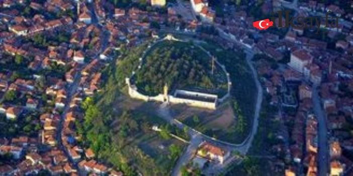 kadışehir ilçesinde bulunan tepenin kuşbakışı görüntüsü