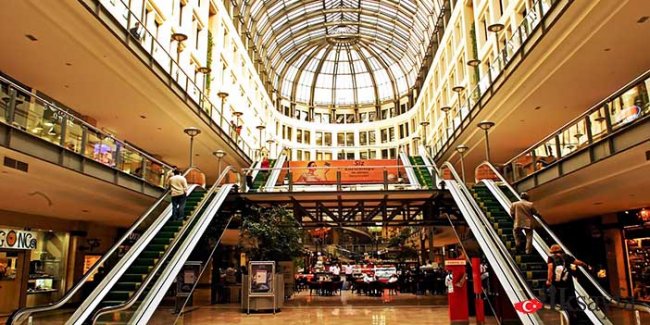 Karum Alışveriş Merkezi binasının iç görünümü