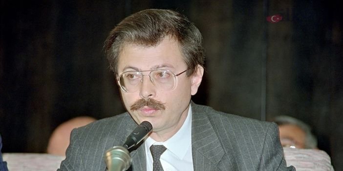 adnan kahveci konuşma yaparken çekilmiş fotoğrafı