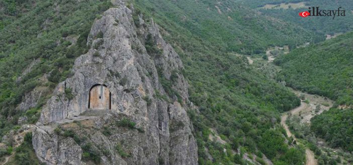 Çorum ilçeleri arasına 1990 yılında katılan Laçin ilçesi kaya manzarası