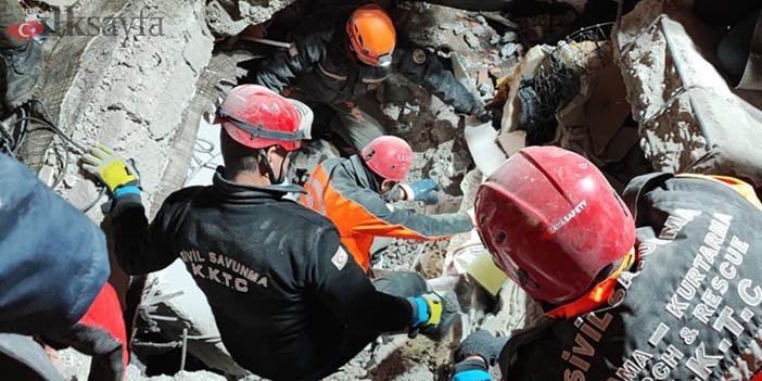 Depremde ne yapılması gerekir sorusu ile ilgili uzmanların çalışma fotoğrafı