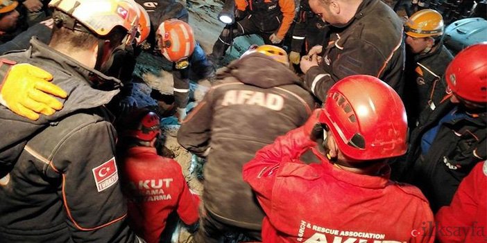 AKUT nedir sorusuna yanıt olarak AKUT çalışanlarının fotoğrafı