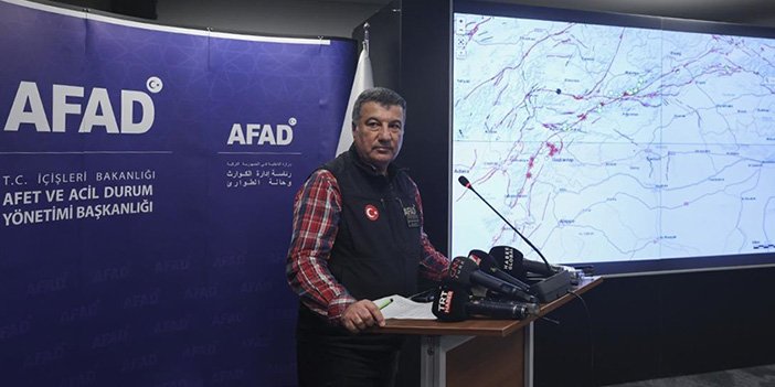 Orhan Tatar deprem enerjisine yönelik açıklama yaparken çekilen görüntü