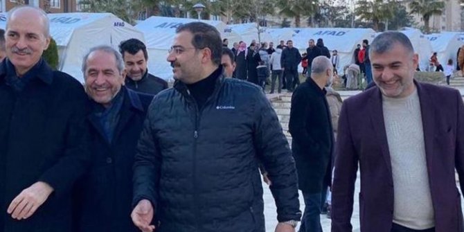 numan-kurtulmus-ve-beraberindeki-ak-partili-grup-deprem-bolgesinde.jpg