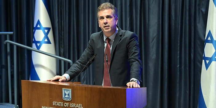 eli cohen kürsüde poz verdi