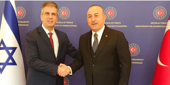 eli cohen ve mevlüt çavuşoğlu el sıkışırken