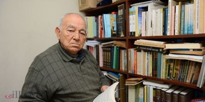 Kemal Karpat kütüphanede fotoğrafı