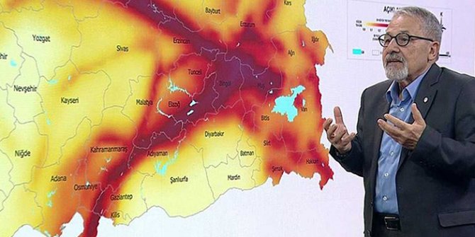 yer-bilimci-naci-gorur-olasi-istanbul-depremiyle-ilgili-aciklama-yaparken.jpg