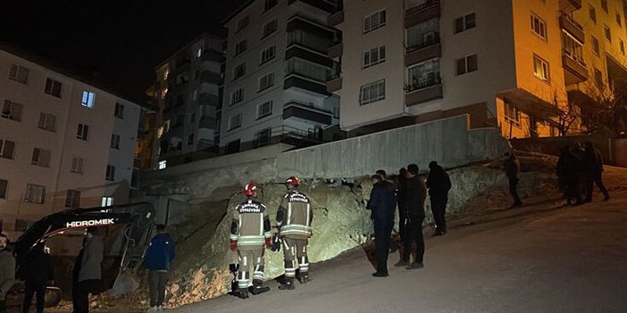 Mamakta sallanan bina sakinleri dışarıda