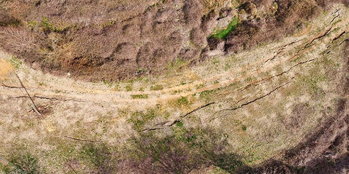 osmaniye deprem ile ortaya çıkan göçükler