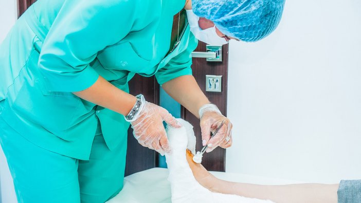the-doctor-treats-the-wound-on-the-patients-leg-in-pzfrzyt-edited.jpg
