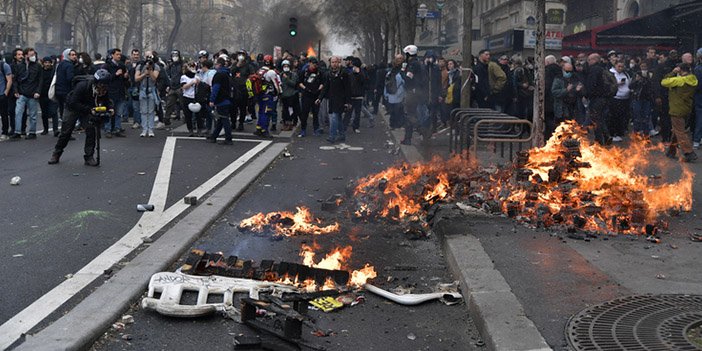 fransa'da protestolar devam ediyor