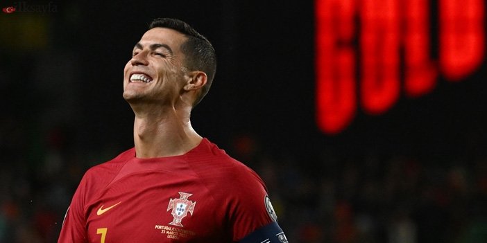 Cristiano Ronaldo gülüyor