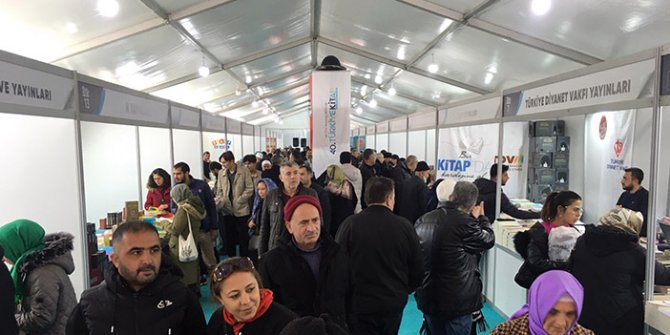 turkiye-diyanet-vakfi-kitap-fuarindan-bir-kare.jpg