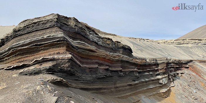 Deprem nasıl oluşur sorusu için kayan toprak görseli