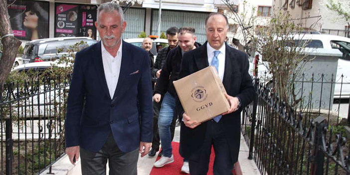 nezih allıoğlu koli taşırken