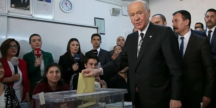 bahceli-oy-kullaniyor.jpg