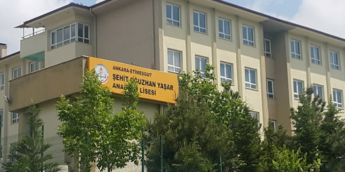 sehit-oguzhan-yasar-anadolu-lisesi-ve-tabelasi.jpg