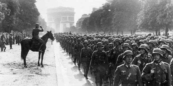 hitler-paris-isgal.jpg