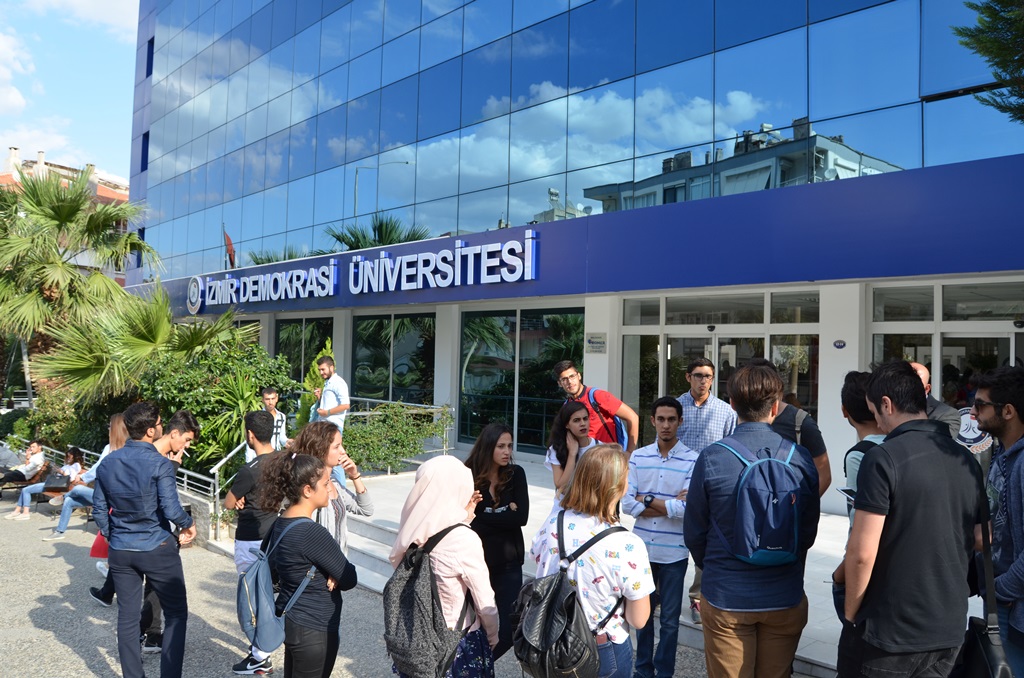 izmir-demokrasi-universitesi.jpg