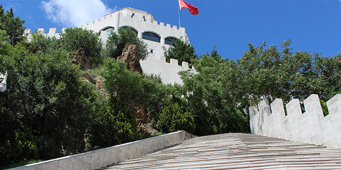 Keçiören Estergon Kalesi merdivenleri