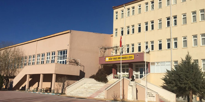 nigde-yunus-emre-anadolu-lisesi.jpg